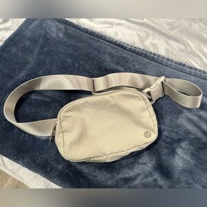 Lululemon Everywhere Belt Bag 1L